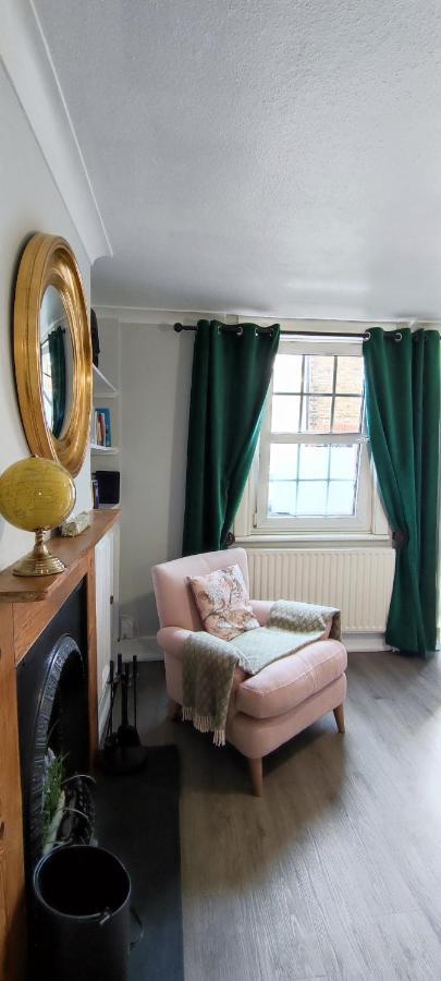 Windsor Cottage: Cosy, Charming, Full Of Character Eksteriør billede